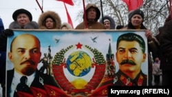 Плакат со Сталиным на митинге местной ячейки КПРФ, 2015 год